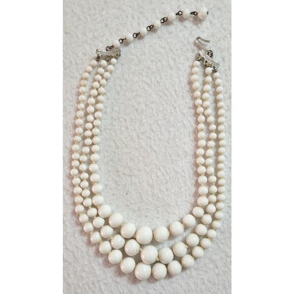 Vtg 50s 60s Milk Glass White Knotted Beads 3 Strand Choker Necklace Hook Clasp - Picture 5 of 6
